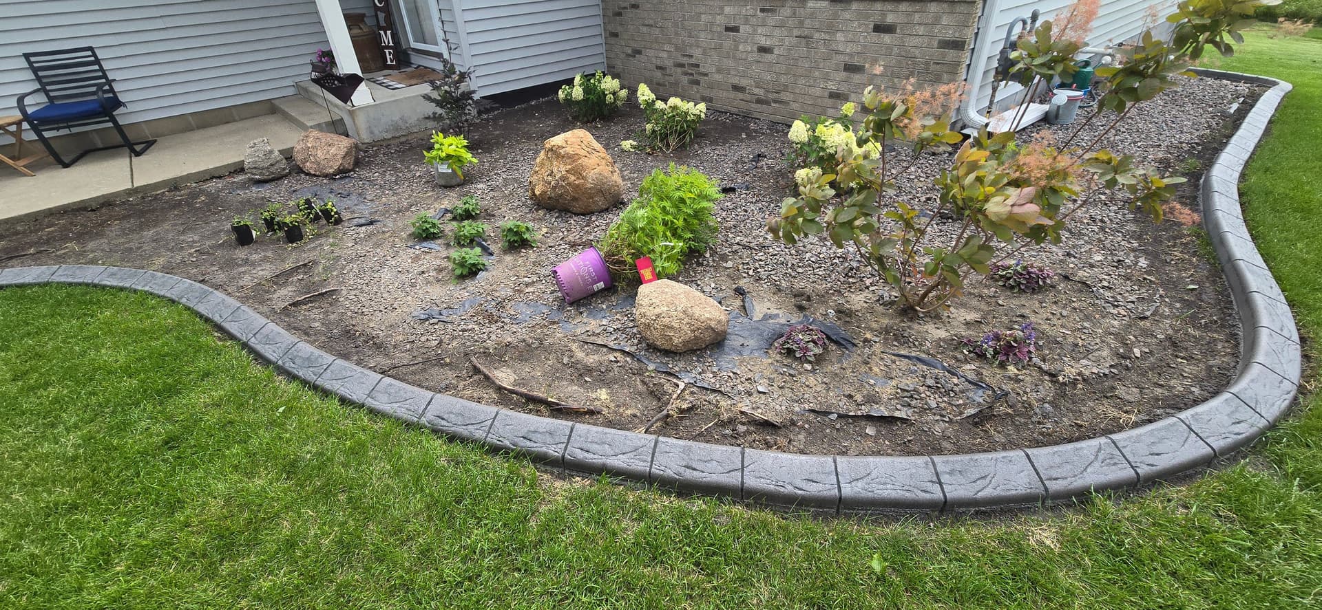 Blog post Custom Concrete Curbing: The Perfect Finishing Touch for Your Landscape image