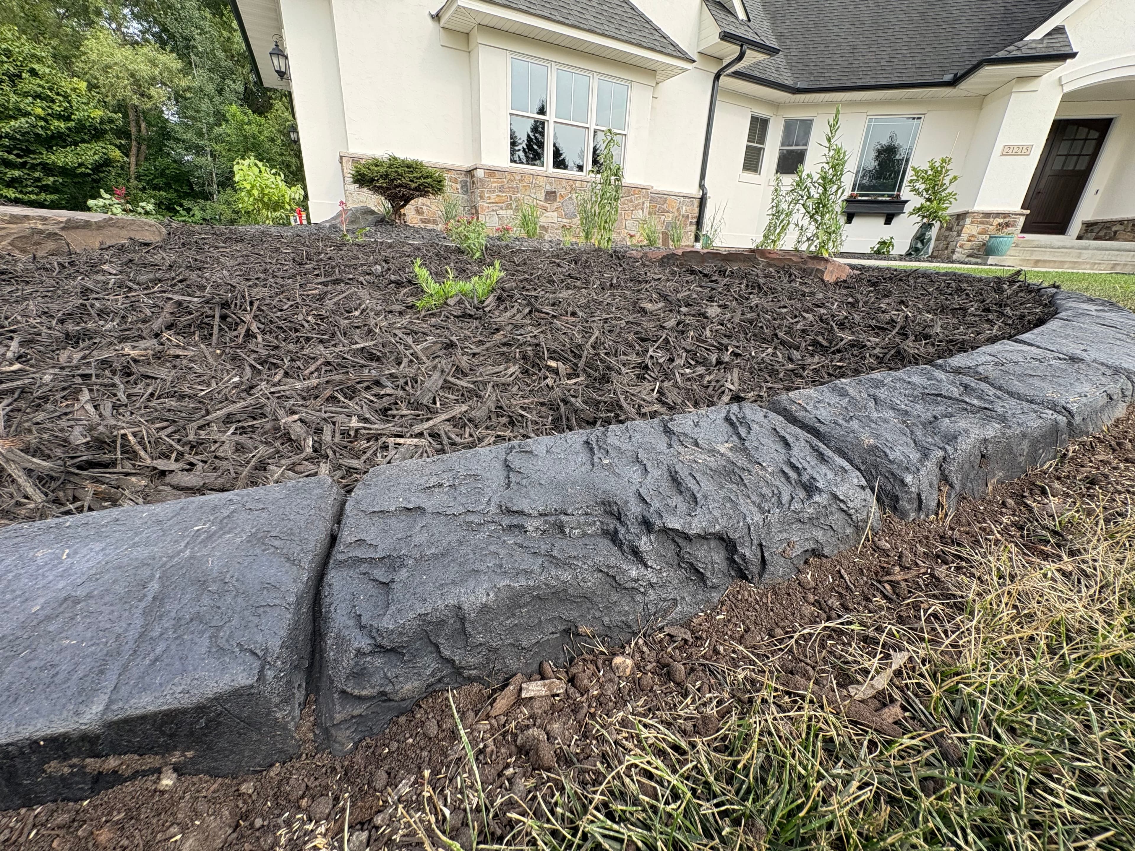 Project Custom Curbing and Fresh Mulch Give This Front Yard a Polished Edge image