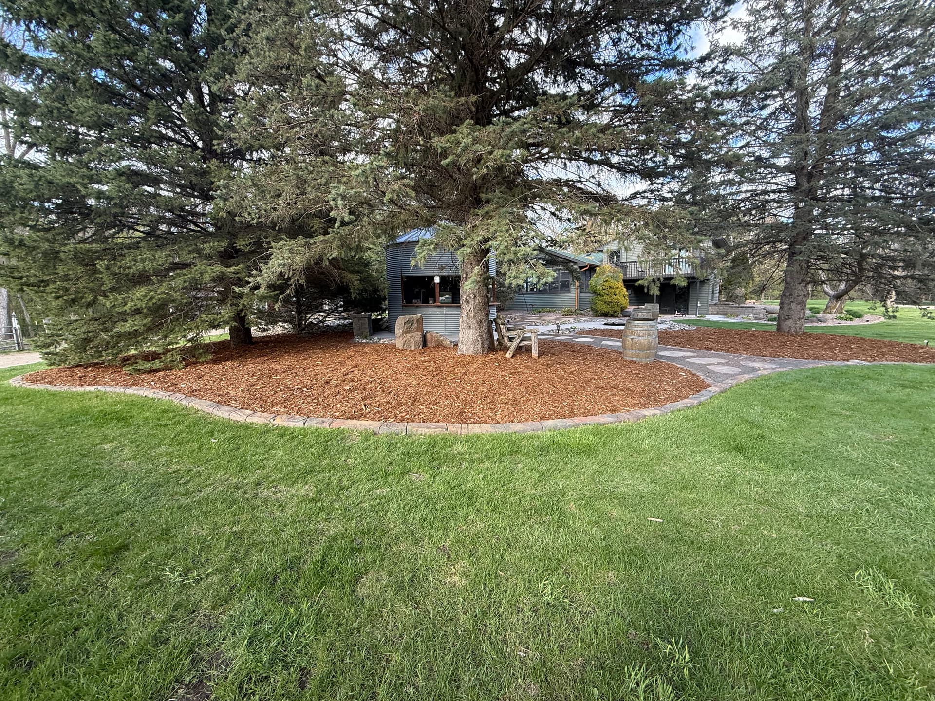 Gallery photos for Fresh Mulch That Makes Your Landscape Beds Look Sharp: Image #1