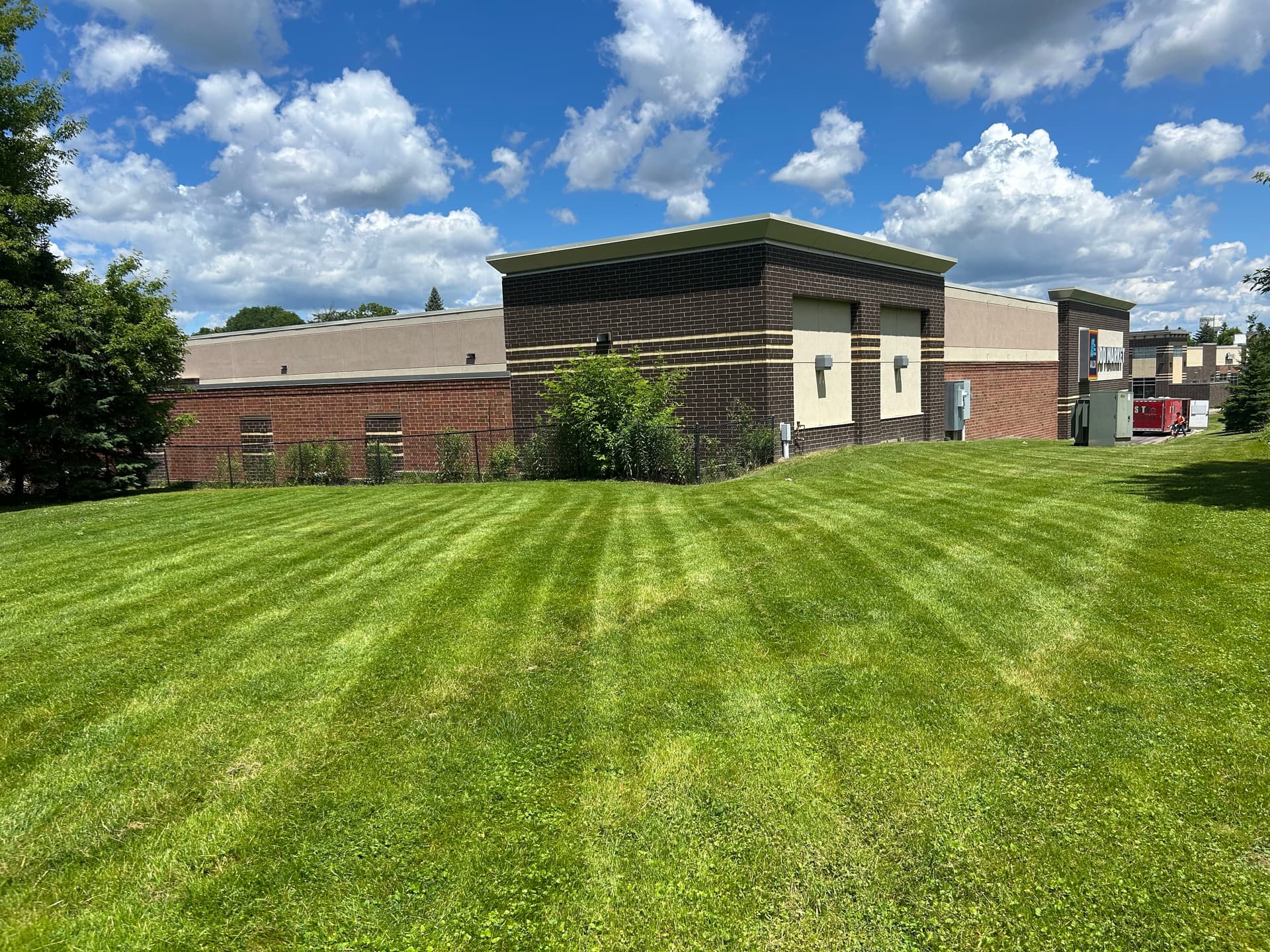 Gallery photos for Sota Enterprises Is Hiring Lawn Care Technicians in Lakeville MN: Image #1